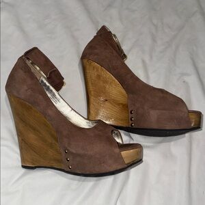 Luichiny Kathryn Taupe Wedge Sandals Size 8